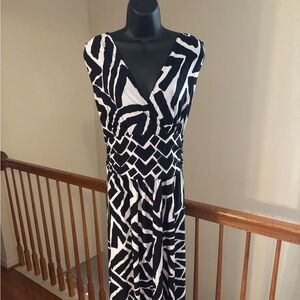 Very beautiful black and white dress, size OX (14-16).